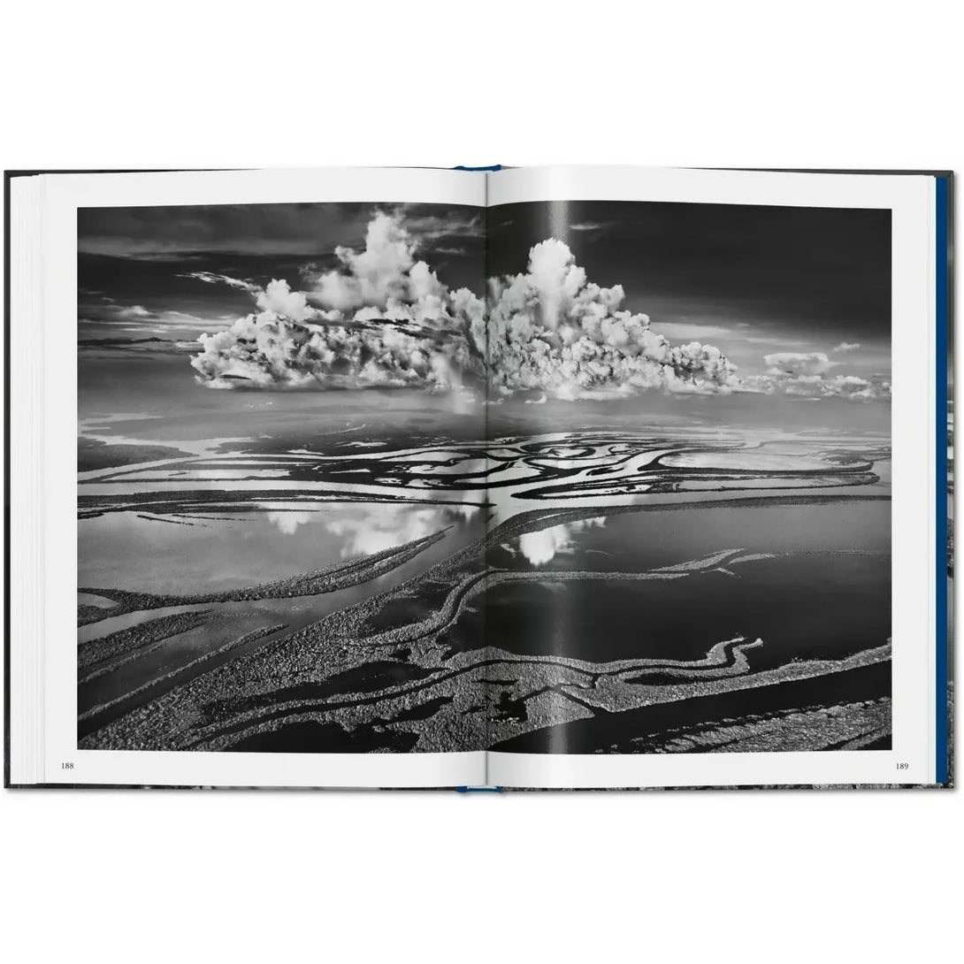 Sebastião Salgado. Amazônia - The Missing Piece Company