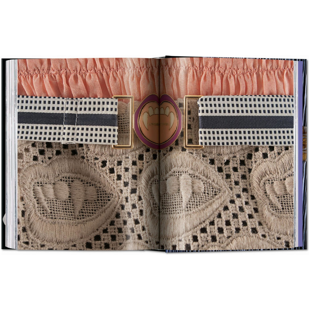Fashion Designers A-Z. 40th Ed. - The Missing Piece Company