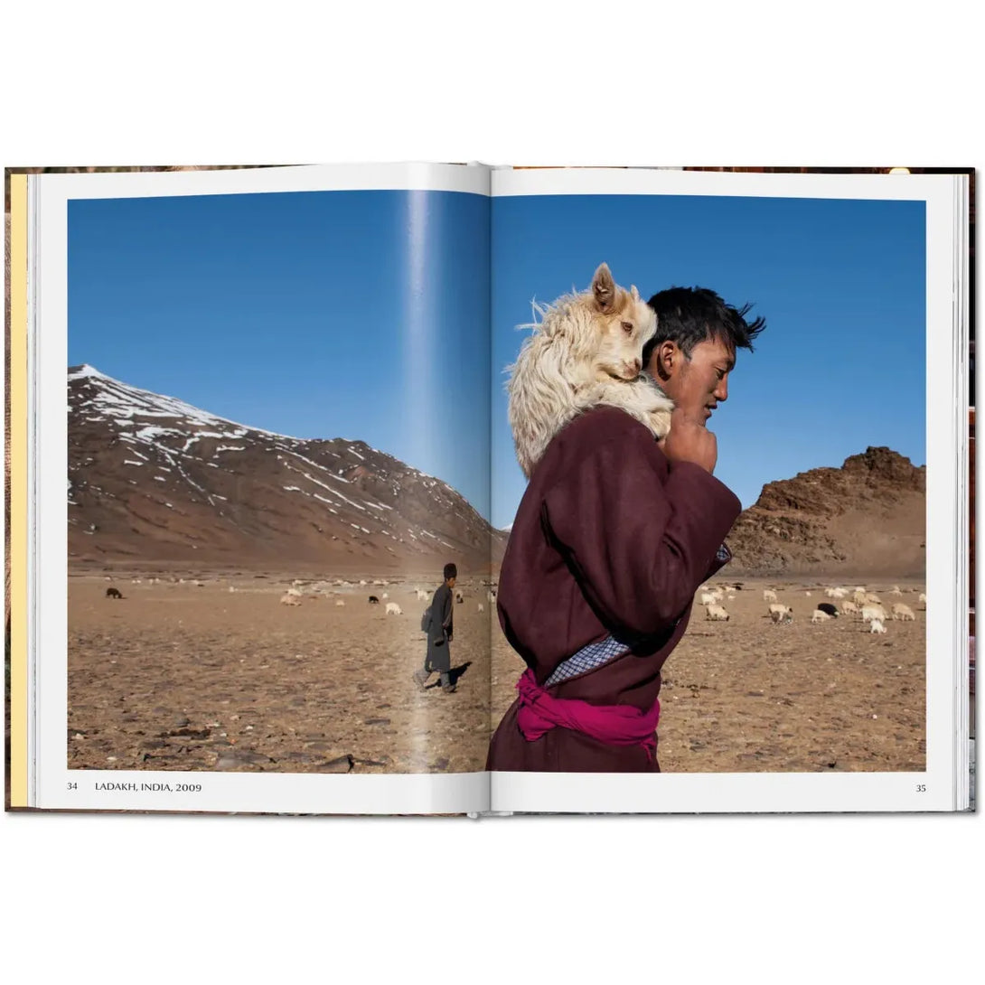 Steve McCurry. Animals - The Missing Piece Company