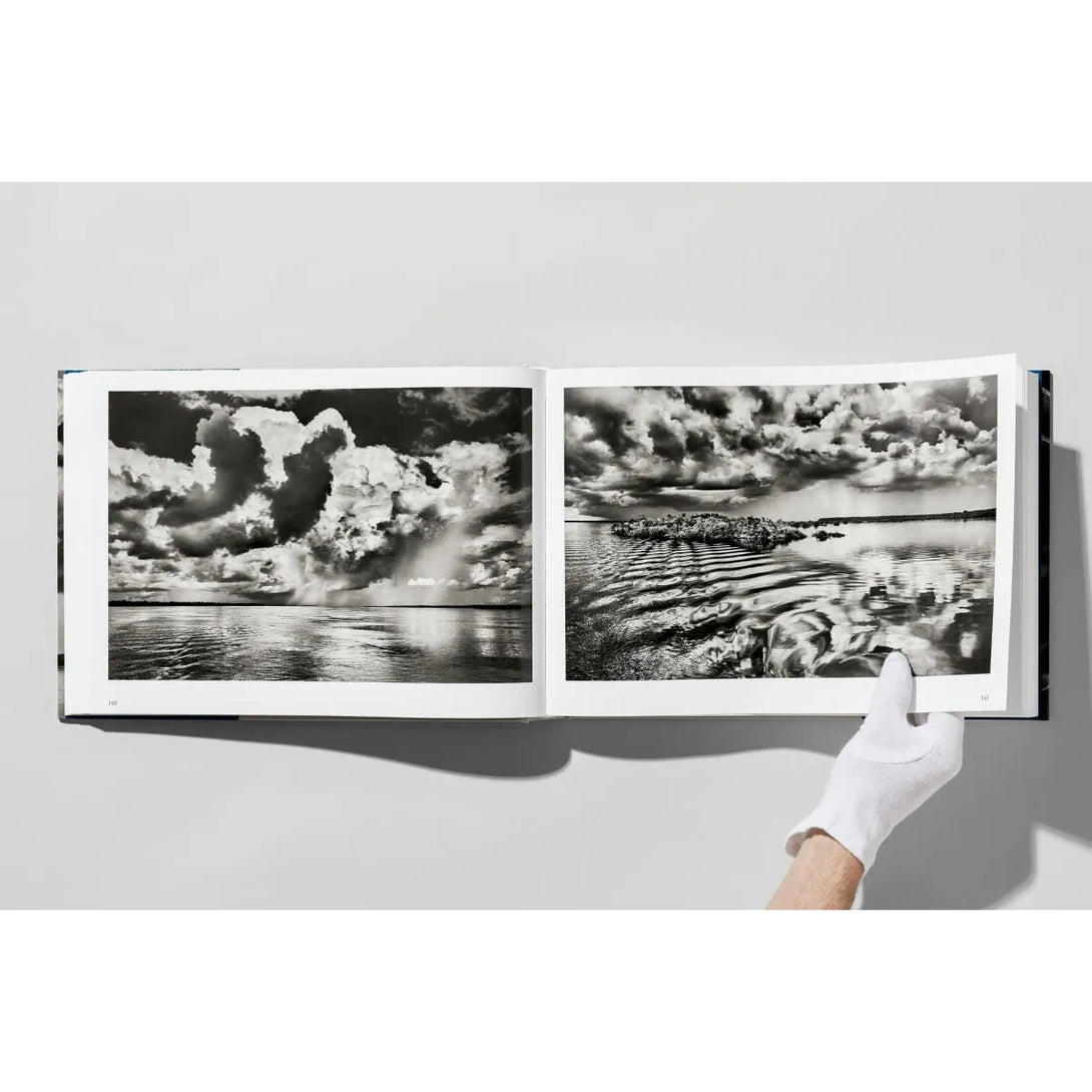 Sebastião Salgado. Amazônia - The Missing Piece Company