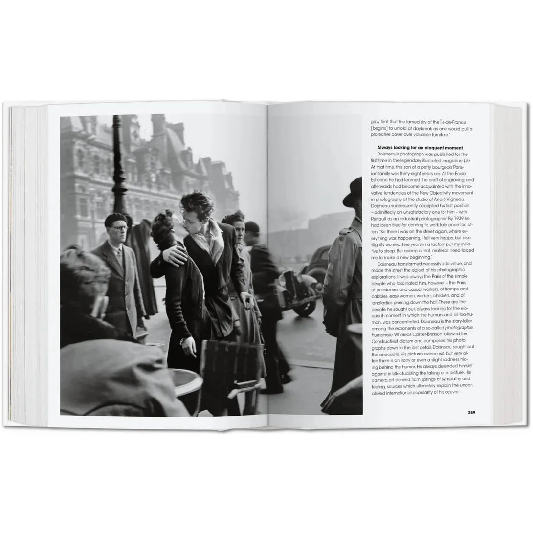 Photo Icons. 50 Landmark Photographs and Their Stories - The Missing Piece Company